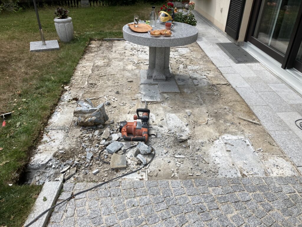 Terrasse während der Aufnahme der vorhandenen Platten