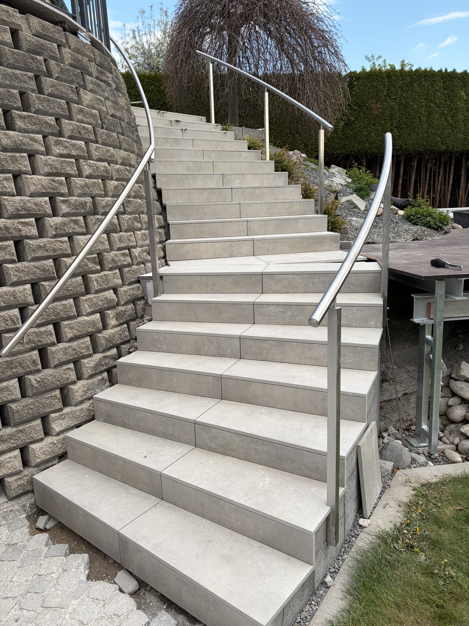 Startseite Außentreppe mit keramischen Platten