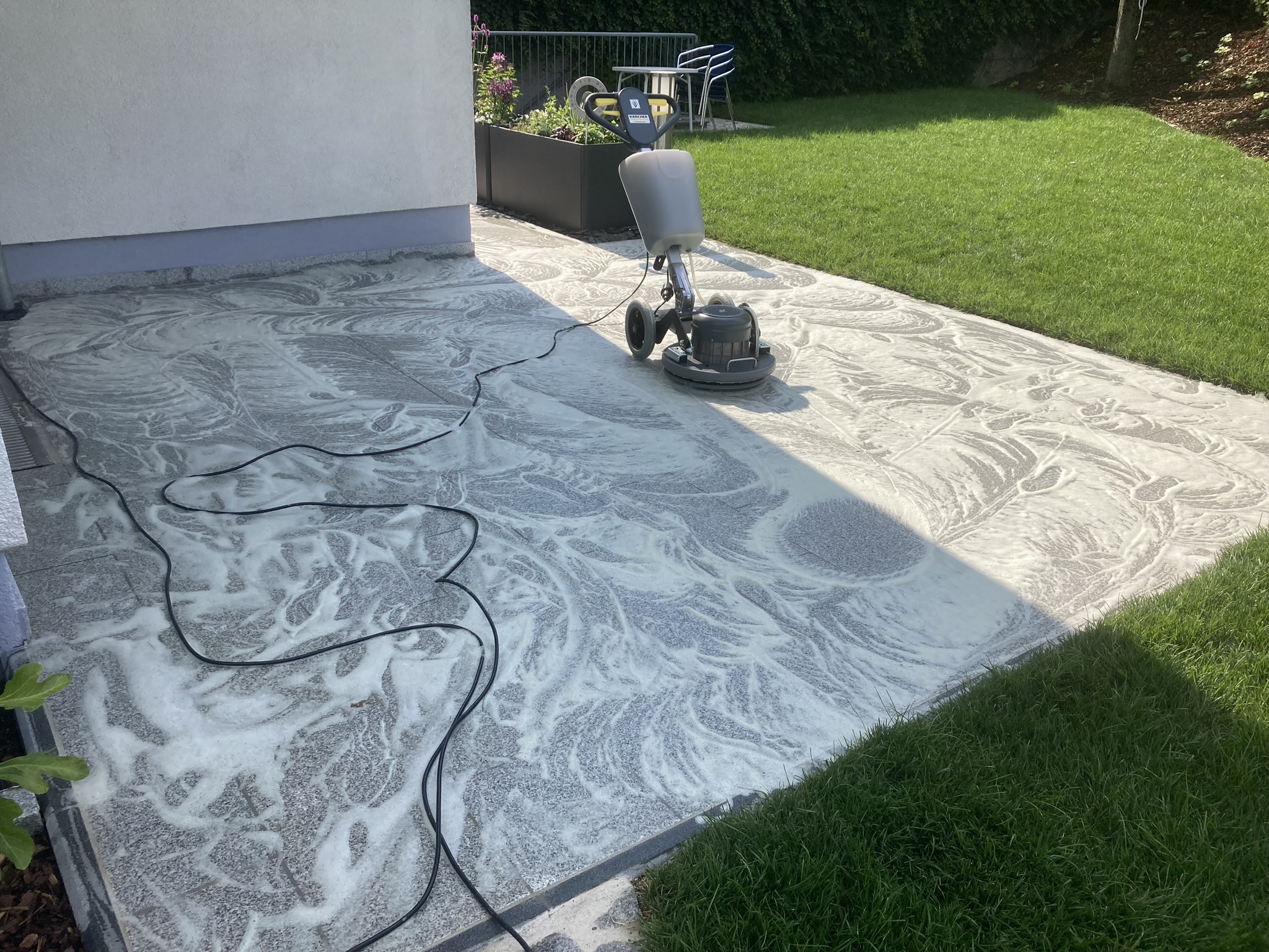 Startseite Reinigung des Terrassenbelags