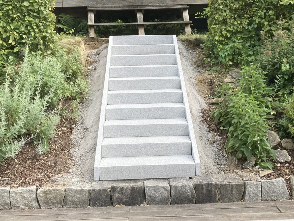 Startseite Gartentreppe aus Granitblockstufen