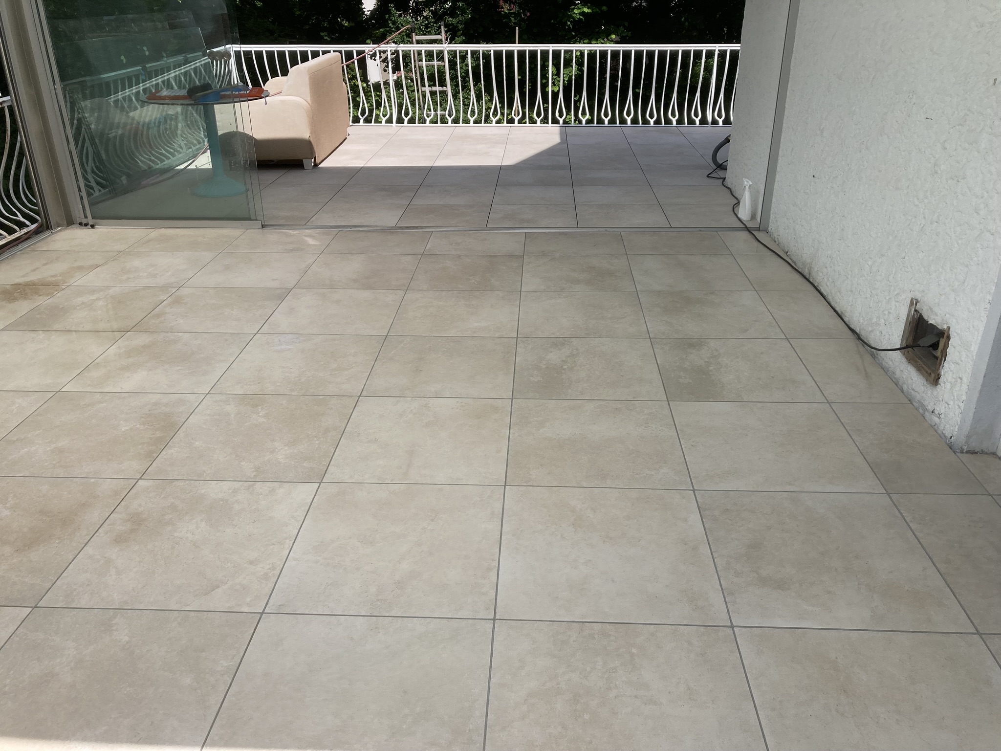 Startseite Keramikplatten im Wintergarten und auf der angrenzenden Terrasse